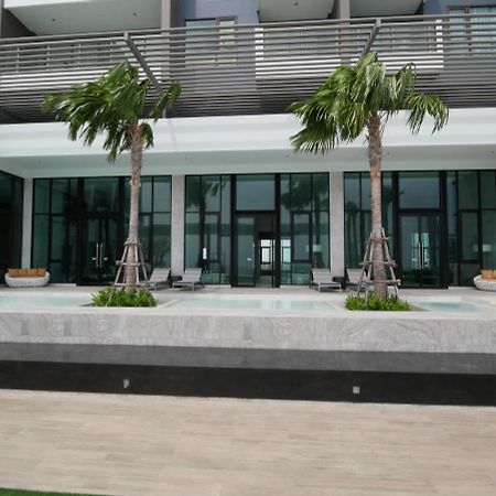 Aeras - The Ultimate Beachfront Experience Jomtien Beach Exterior photo